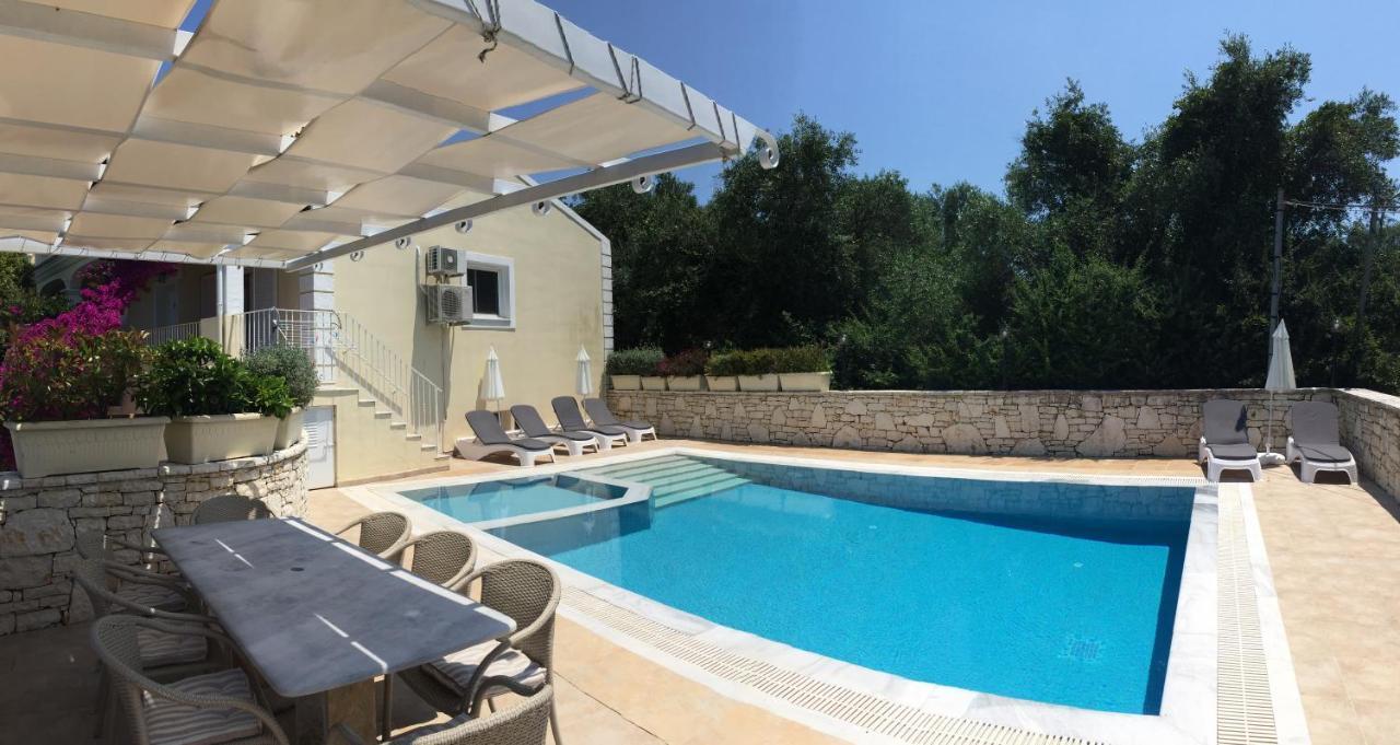 Villa Petrino - Central Flat Location Within Kassiopi. Sleeps 8 Exterior photo