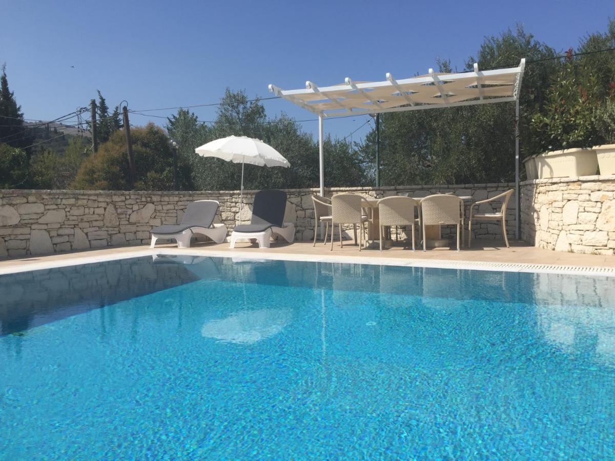 Villa Petrino - Central Flat Location Within Kassiopi. Sleeps 8 Exterior photo