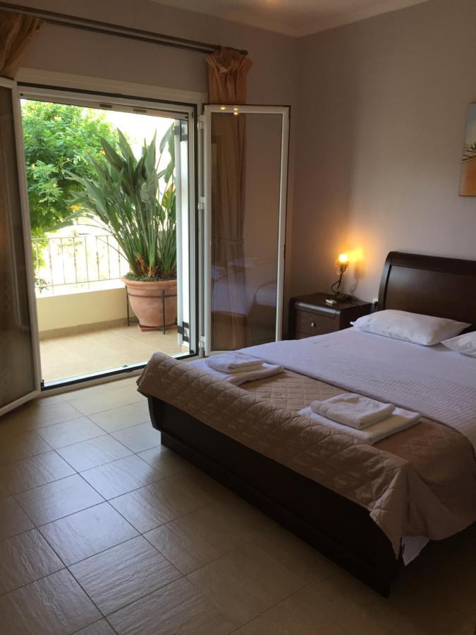 Villa Petrino - Central Flat Location Within Kassiopi. Sleeps 8 Exterior photo