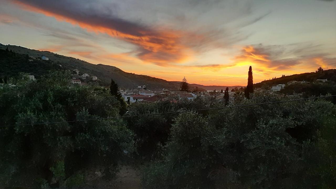 Villa Petrino - Central Flat Location Within Kassiopi. Sleeps 8 Exterior photo