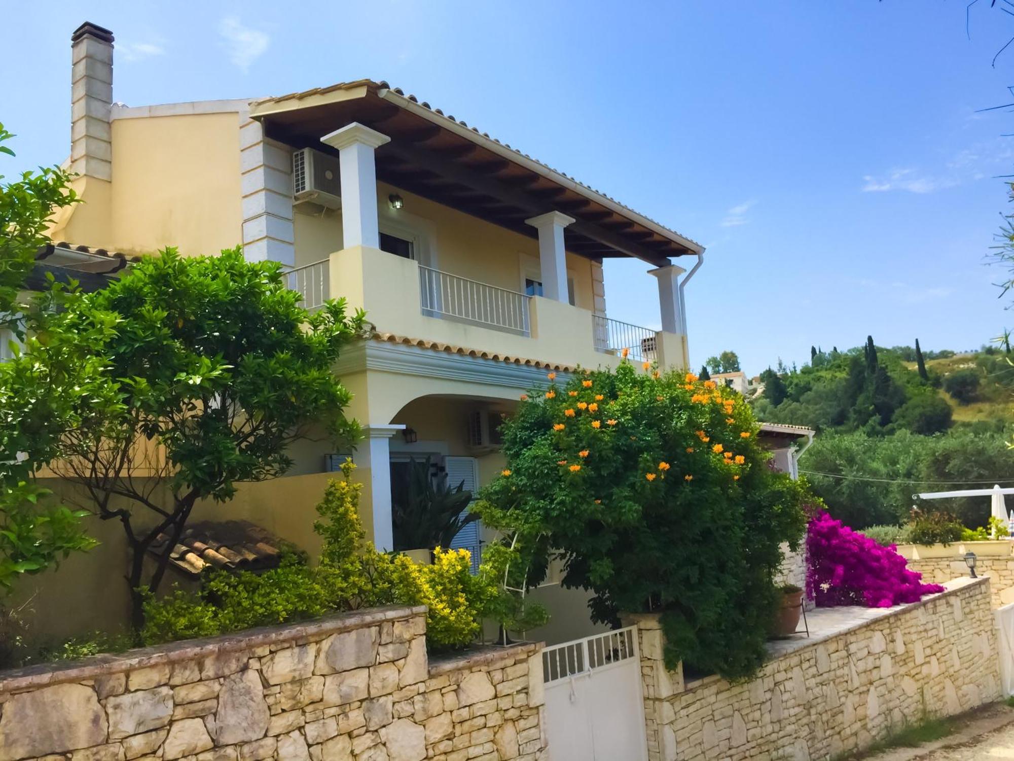 Villa Petrino - Central Flat Location Within Kassiopi. Sleeps 8 Exterior photo